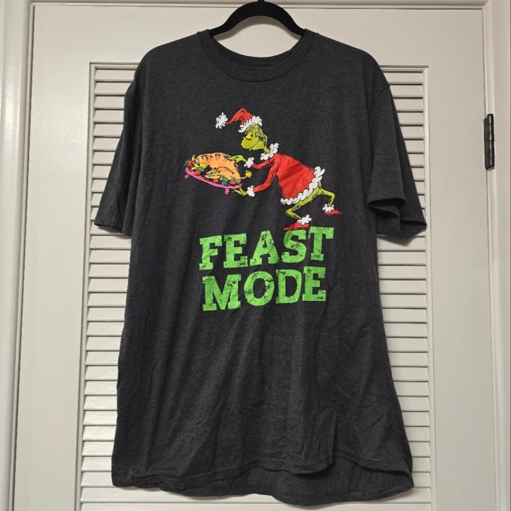Universal Studios - (Unisex) Grinch Holiday Feast Mode Graphic T-Shirt
